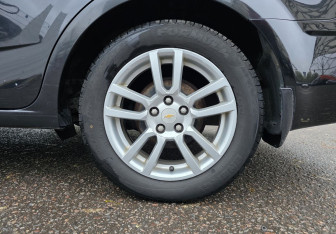 Подержанный автомобиль Chevrolet Aveo Sedan 2012 года (17 фото)