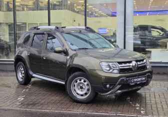 Подержанный автомобиль Renault Duster 2015 года (3 фото)