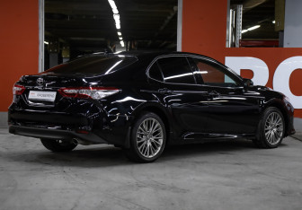 Подержанный автомобиль Toyota Camry Sedan 2022 года (5 фото)