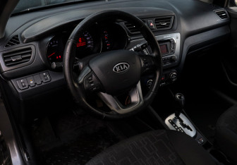 Подержанный автомобиль Kia Rio Sedan 2012 года (14 фото)