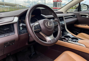 Подержанный автомобиль Lexus RX 2018 года (13 фото)