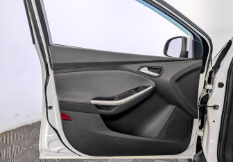 Подержанный автомобиль Ford Focus Wagon 2015 года (19 фото)