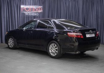 Подержанный автомобиль Toyota Camry Sedan 2009 года (7 фото)