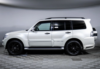 Подержанный автомобиль Mitsubishi Pajero 2019 года (8 фото)