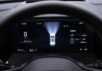 Подержанный автомобиль Geely Monjaro 2025 года (12 фото)