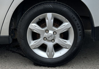 Подержанный автомобиль Nissan Almera Sedan 2013 года (16 фото)