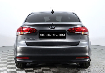 Подержанный автомобиль Kia Cerato Sedan 2019 года (6 фото)