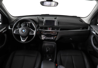 Подержанный автомобиль BMW X1 2018 года (11 фото)