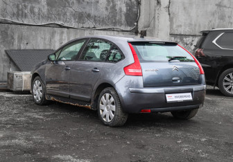 Подержанный автомобиль Citroen C4 Hatchback 2010 года (6 фото)