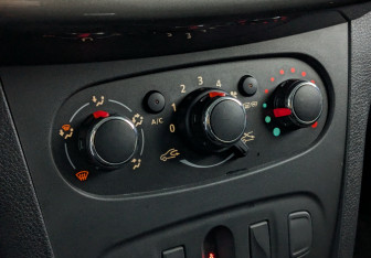 Подержанный автомобиль Renault Sandero 2021 года (25 фото)