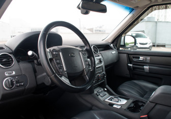 Подержанный автомобиль Land Rover Discovery 2015 года (9 фото)