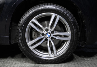 Подержанный автомобиль BMW X6 2017 года (27 фото)