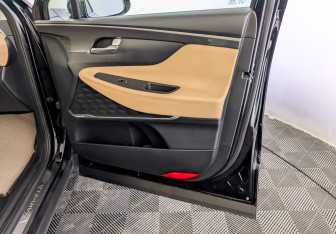 Подержанный автомобиль Hyundai Santa Fe 2022 года (26 фото)