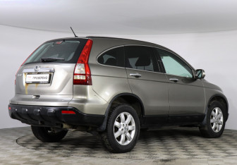 Подержанный автомобиль Honda CR-V 2008 года (3 фото)