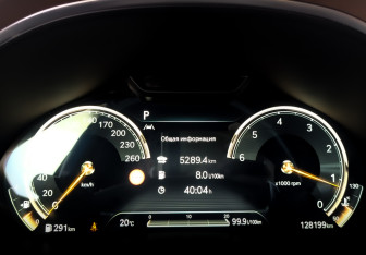 Подержанный автомобиль Genesis G80 2021 года (13 фото)