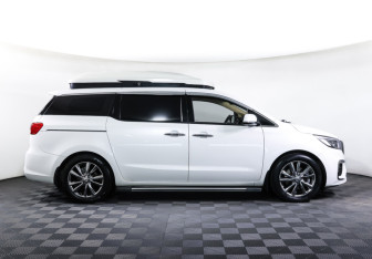 Подержанный автомобиль Kia Carnival 2019 года (4 фото)