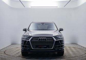 Подержанный автомобиль Audi Q7 2015 года (2 фото)