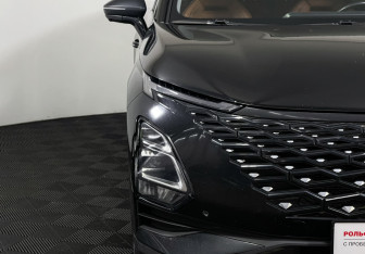 Подержанный автомобиль Omoda C5 2022 года (17 фото)