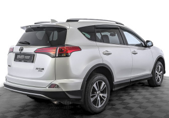 Подержанный автомобиль Toyota RAV4 2019 года (5 фото)