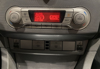 Подержанный автомобиль Ford Focus Wagon 2010 года (14 фото)