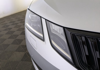 Подержанный автомобиль Skoda Octavia Liftback 2019 года (17 фото)