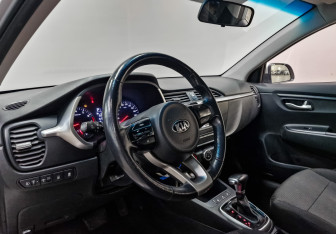 Подержанный автомобиль Kia Rio Hatchback 2021 года (13 фото)