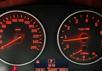 Подержанный автомобиль BMW X4 2016 года (17 фото)