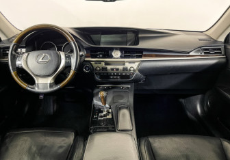 Подержанный автомобиль Lexus ES 2013 года (12 фото)