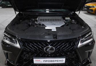 Подержанный автомобиль Lexus LX 2018 года (9 фото)