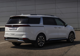 Подержанный автомобиль Kia Carnival 2020 года (6 фото)