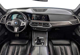 Подержанный автомобиль BMW X5 2021 года (14 фото)