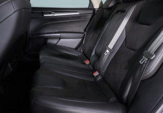 Подержанный автомобиль Ford Mondeo Sedan 2016 года (18 фото)