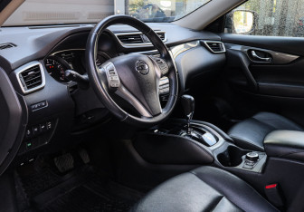 Подержанный автомобиль Nissan X-Trail 2015 года (12 фото)