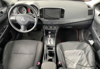 Подержанный автомобиль Mitsubishi Lancer Sedan 2008 года (10 фото)