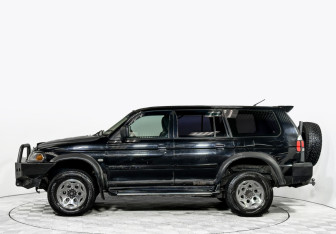 Подержанный автомобиль Mitsubishi Pajero Sport 2007 года (14 фото)