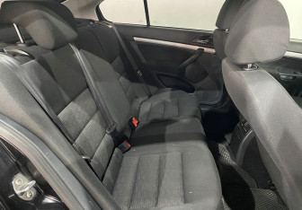 Подержанный автомобиль Skoda Octavia Liftback 2012 года (10 фото)