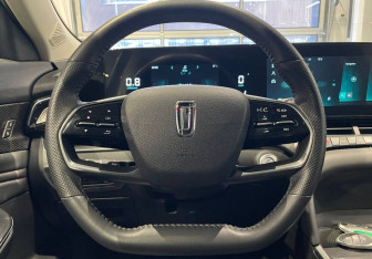 Подержанный автомобиль FAW Bestune T55 2023 года (14 фото)