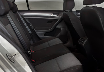 Подержанный автомобиль Volkswagen Golf Hatchback 2014 года (12 фото)