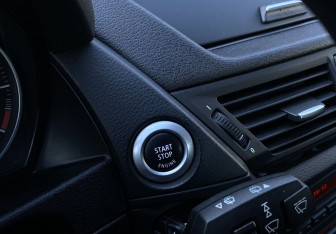 Подержанный автомобиль BMW X1 2011 года (15 фото)