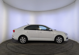 Подержанный автомобиль Skoda Rapid Liftback 2021 года (4 фото)