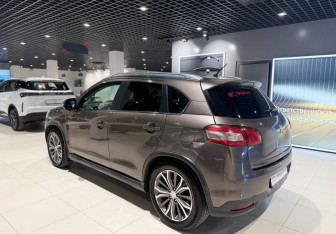 Подержанный автомобиль Peugeot 4008 2012 года (2 фото)