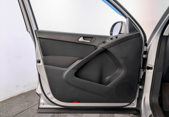Подержанный автомобиль Volkswagen Tiguan 2016 года (19 фото)