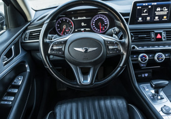 Подержанный автомобиль Genesis G70 2018 года (10 фото)