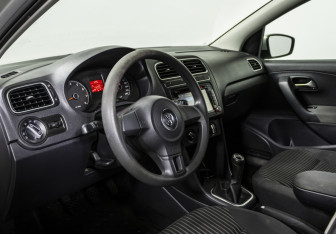 Подержанный автомобиль Volkswagen Polo Sedan 2011 года (10 фото)