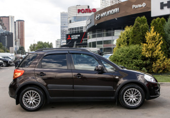 Подержанный автомобиль Suzuki SX4 Hatchback 2014 года (3 фото)