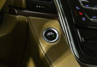 Подержанный автомобиль Cadillac Escalade Suv 2016 года (20 фото)