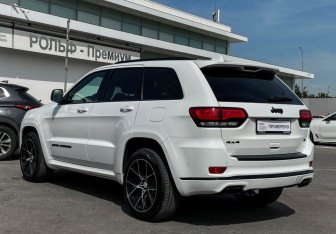 Подержанный автомобиль Jeep Grand Cherokee 2021 года (7 фото)