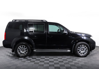 Подержанный автомобиль Nissan Pathfinder 2011 года (4 фото)