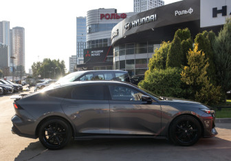 Подержанный автомобиль Changan UNI-V 2024 года (3 фото)