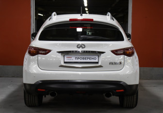 Подержанный автомобиль Infiniti FX 2012 года (6 фото)